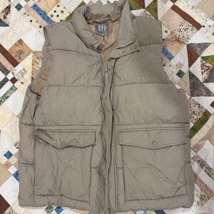 GAP Quilted Puffer Vest in Taupe